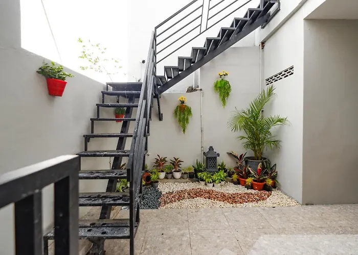 Oyo 2545 Maddava House Hotel Surakarta 